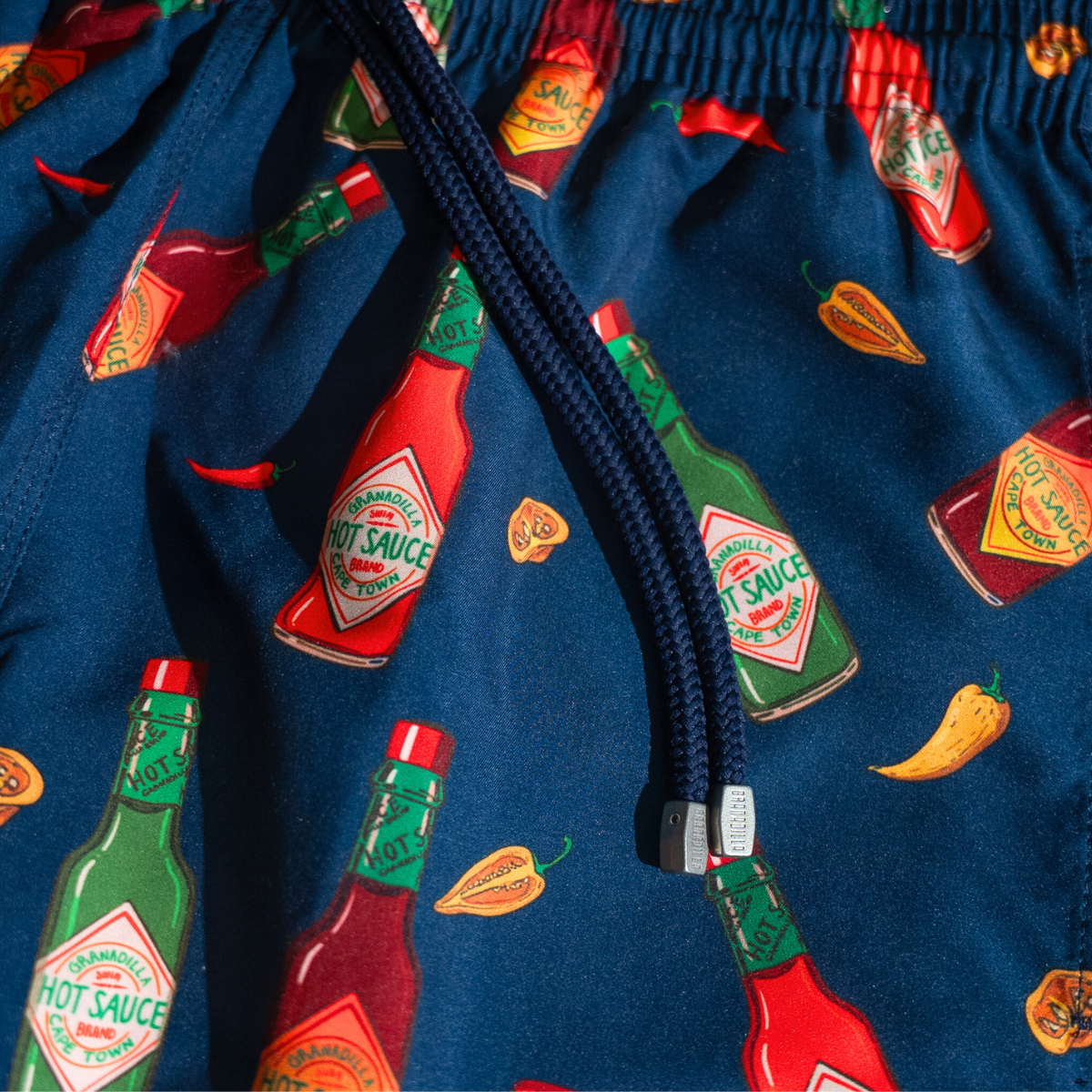MID-LENGTH SWIM SHORTS | HOT SAUCE / NAVY